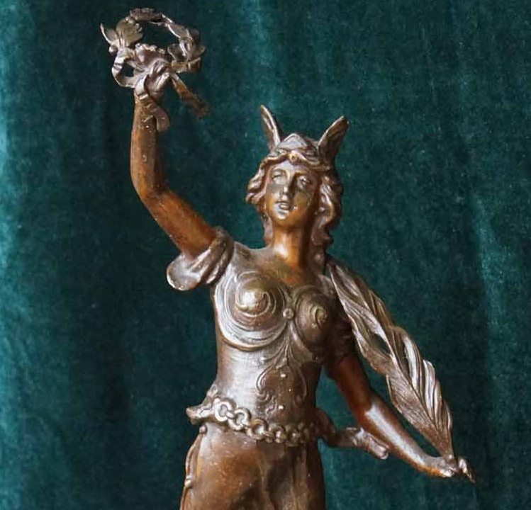 Скульптура Богини Минервы 
