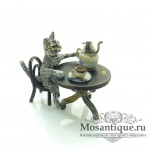Венская бронзовая миниатюра "Кот за столом с чаем"