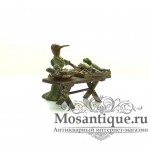 Венская бронзовая миниатюра "Аистиха за прилавком"