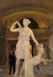 Скульптура Артемиды в Лувре