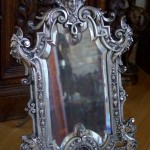 Старинное зеркало в дворцовом стиле