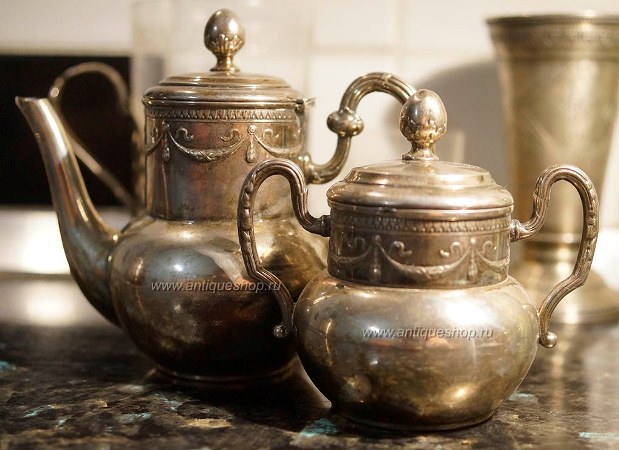 Старинный чайник и сахарница (XIX век)