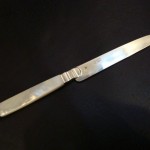 Старинный серебряный канцелярский нож.