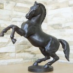 Фотография скульптуры "Конь"