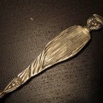 Фотография антикварной серебряной ложечки Сзади