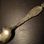 Фотография антикварной серебряной ложечки