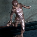 Фото скульптуры "Футболист"