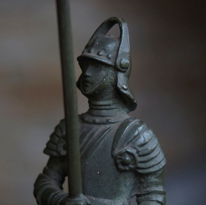 Фото скульптуры венской бронзы "Рыцарь"